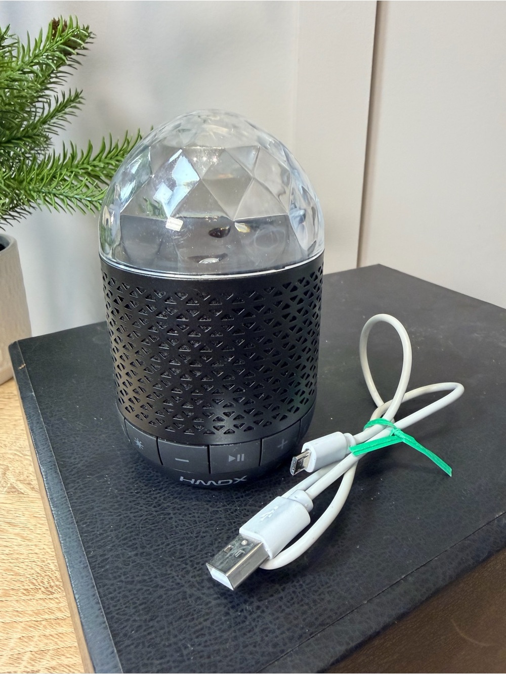 LED Disco Speaker HMDX
Daze Portable Bluetooth Speaker - Black